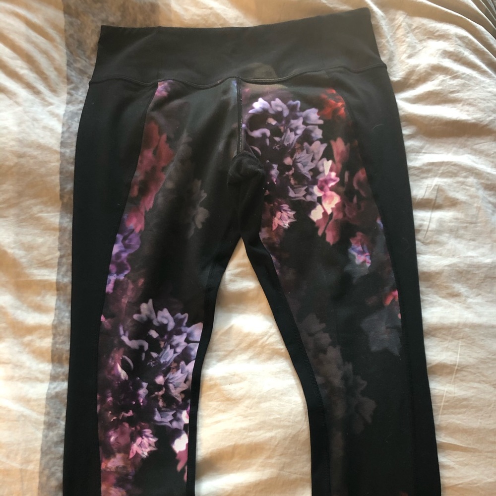 Lululemon - Spring Has Sprung Wunder Unders - sz 10
